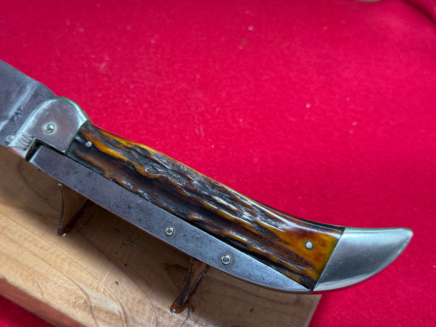 KA-BAR--UNION CUTLERY CO. 1923-35 LEVER AUTOMATIC LARGE GRIZZLY VINTAGE AMERICAN AUTOMATIC KNIFE STAG HANDLES