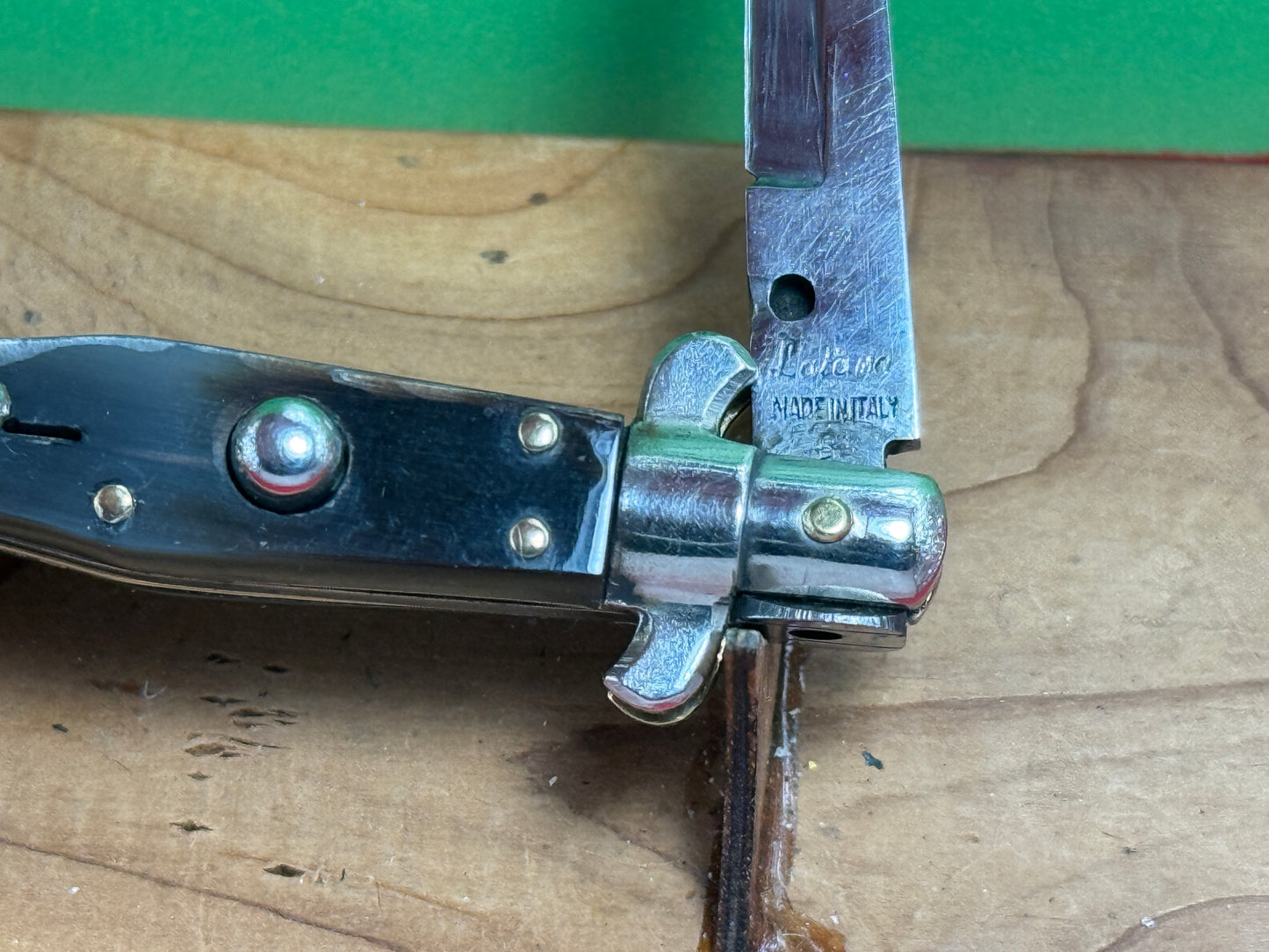 LATAMA MADE IN ITALY 1948-50 PICK LOCK FLAT GUARDS STILETTO 12 CM ITALIAN AUTOMATIC KNIFE BUFFALO HORN HANDLES