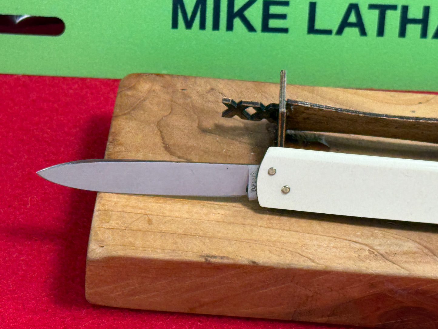 D.PERES SOLINGEN GERMANY D.R.G.M. STAINLESS TAB RELEASE GERMAN AUTOMATIC KNIFE WHITE COMPOSITION HANDLES