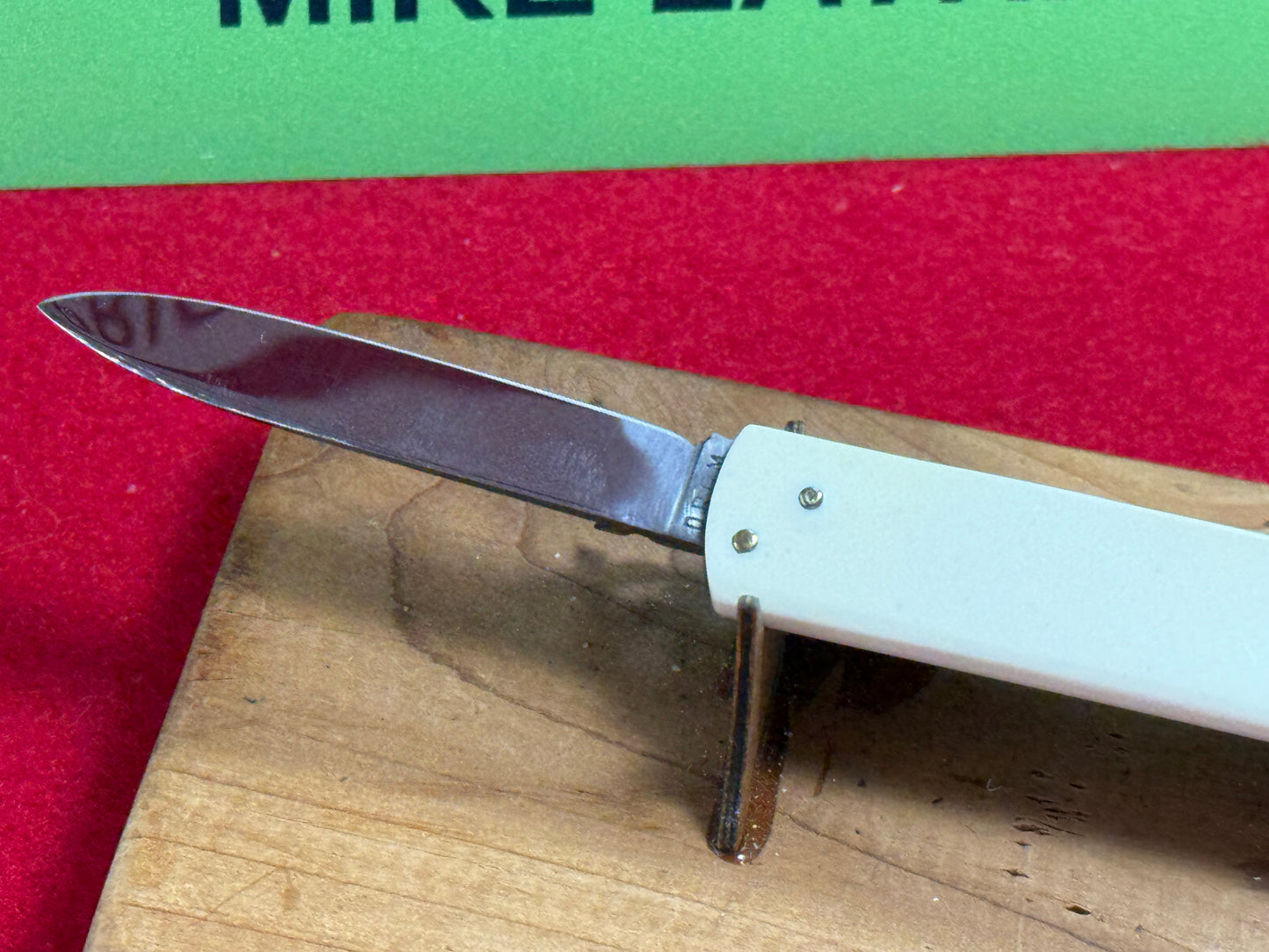D.PERES SOLINGEN GERMANY D.R.G.M. STAINLESS TAB RELEASE GERMAN AUTOMATIC KNIFE WHITE COMPOSITION HANDLES