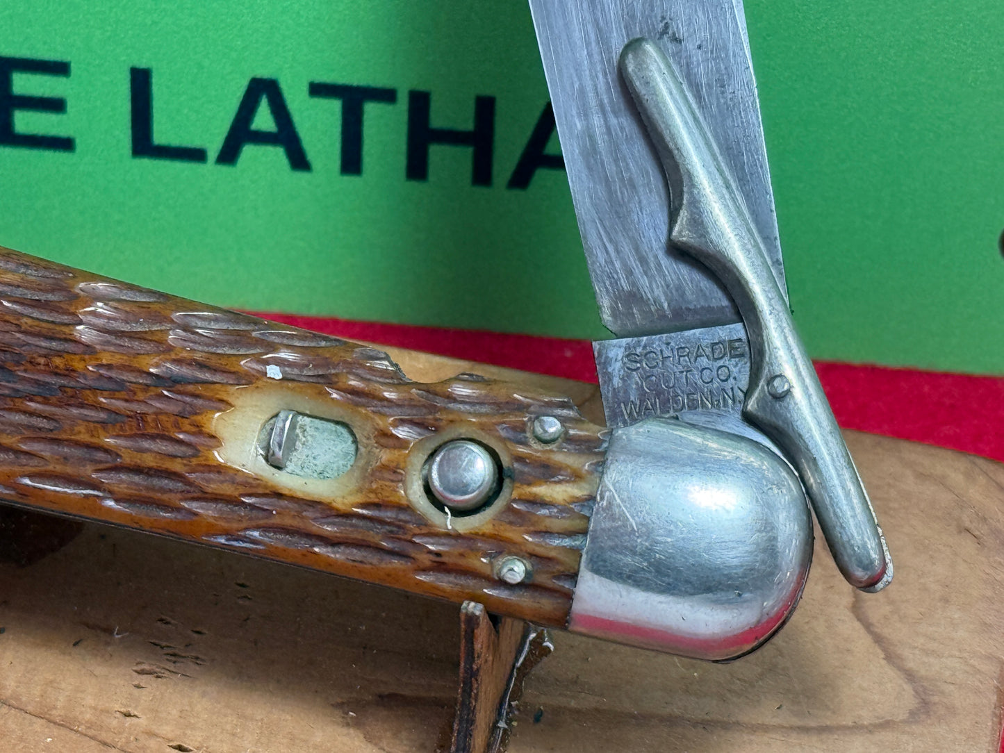 SCHRADE CUT CO. WALDEN N.Y. 1916-46 SWING GUARD HUNTER 4 7/8" VINTAGE AMERICAN AUTOMATIC KNIFE BROWN JIGGED BONE HANDLES