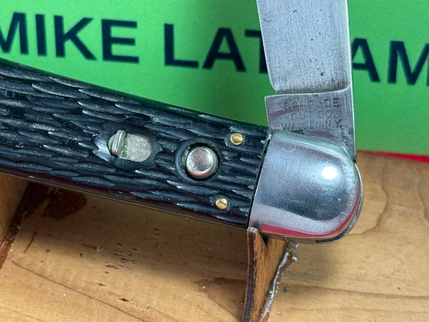 SCHRADE CUT CO. WALDEN N.Y. 1916-46 HUNTER 4 7/8" VINTAGE AMERICAN AUTOMATIC KNIFE BLACK IMITATION COMPOSITION HANDLES