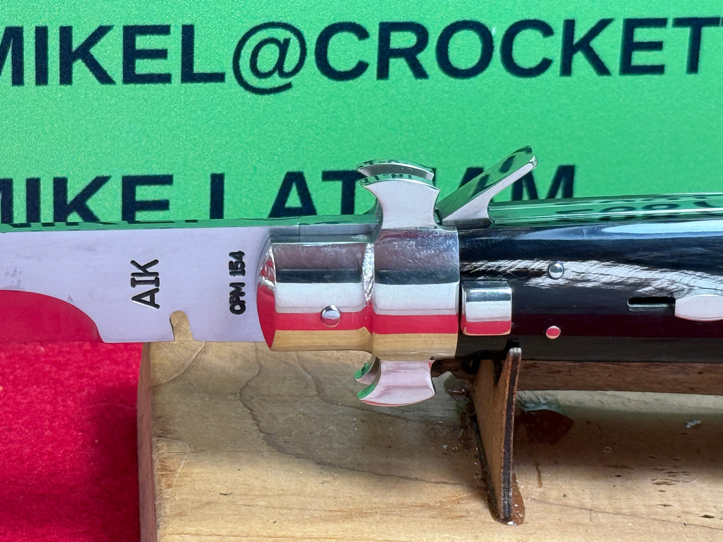 AIK BROWN RECLUSE USA 2025 ITALIAN STYLE STILETTO SQUARE BUTTON HELLRAZOR BOLSTERS OVAL SAFETY FULCRUM RELEASE WASP BODY CUSTOM AUTOMATIC KNIFE BUFFALO HORN HANDLES LIMITED EDITION