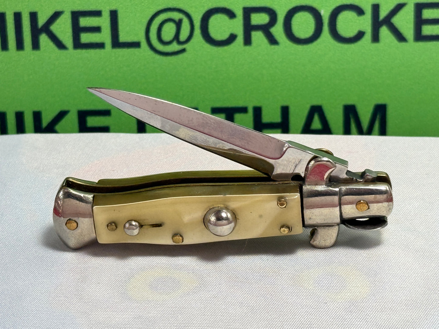 STERILE ITALIAN 1925-35 PICK LOCK FLAT GUARD STILETTO WASP BODY DAGGER BLADE 12 CM ITALIAN AUTOMATIC KNIFE CRACKED ICE CELLULOID HANDLES