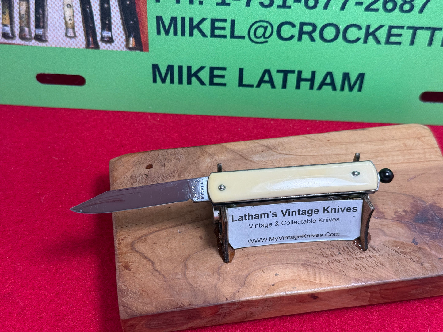 G. SCHRADE CO. BRIDGEPORT CONN. 1929-56 PULL BALL RELEASE VINTAGE AMERICAN AUTOMATIC KNIFE WHITE COMPOSITION HANDLES
