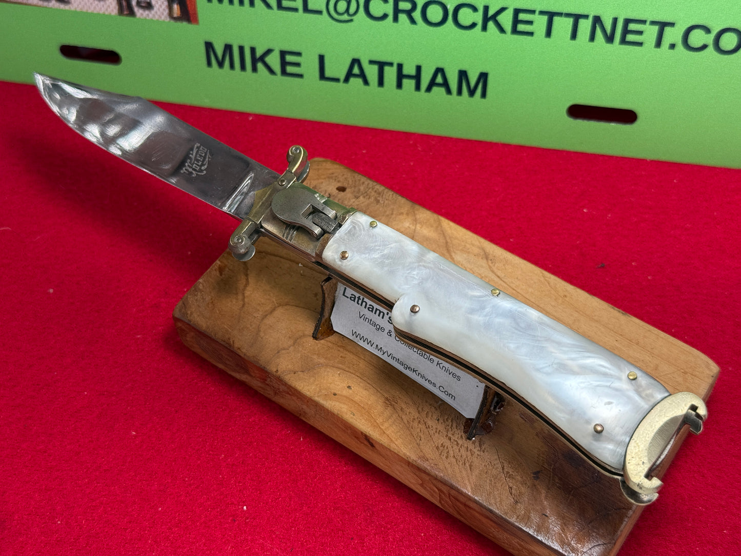 TOLEDO SPAIN 1962-68 LEVER AUTOMATIC SWING GUARDS SHELL PULLER SPAIN AUTOMATIC KNIFE WHITE PEARLX COMPOSITION HANDLES