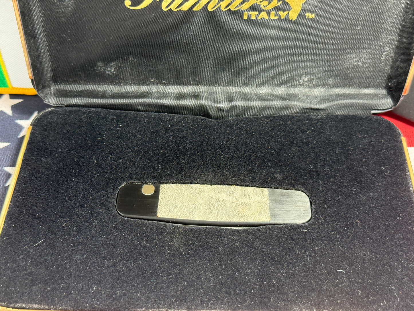 FAMARS ITALY 2012 TWIN BLADE DOUBLE BUTTON PICCOLO AAO759 ITALIAN AUTOMATIC KNIFE BLACK ALUMINUM WITH ELEPHANT IN LAY HANDLES