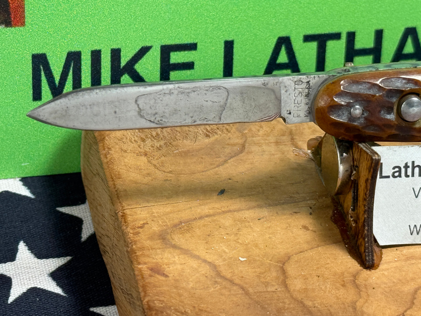 PRESTO GEO. SCHRADE BRIDGEPORT CONN. 1935-40 TWIN BLADE GIRL SCOUT EDITION WITH BAIL VINTAGE AMERICAN AUTOAMTIC KNIFE 3 3/8" DOUBLE BUTTON JIGGED BONE HANDLES