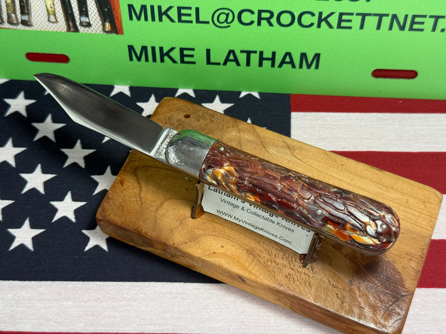 PRESTO GEO. SCHRADE KNIFE CO. BRIDGEPORT CONN. 1940-57 MEDIUM HUNTER 4 1/8" VINTAGE AMERICAN AUTOMATIC KNIFE RED WORMED COMPOSITION HANDLES