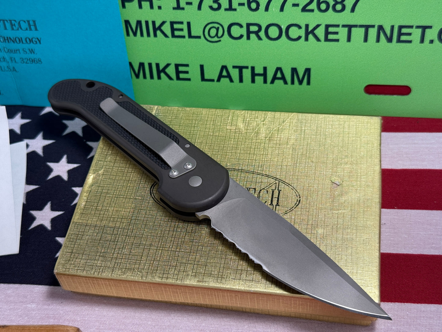 MICROTECH USA 10/1996 L-UNDERWATER DEMOLITION TEAM (UDT) TACTICAL AUTOMATIC KNIFE BLACK METAL HANDLES