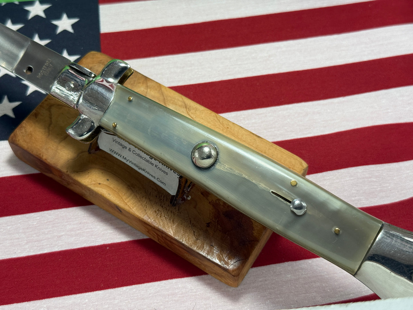 ROSTFREI ITALY 1965-1969 STILETTO SWIVEL BOLSTER 38 CM ITALIAN AUTOMATIC KNIFE TRANSLUCENT BUFFALO HORN HANDLES