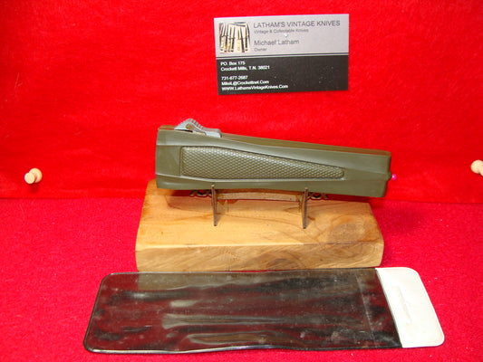 PANZERMESSER SOLINGEN GERMANY 1965-75 GERMAN AUTOMATIC OTF DOUBLE ACTION TACTICAL AUTOMATIC KNIFE GREEN PLASTIC HANDLES