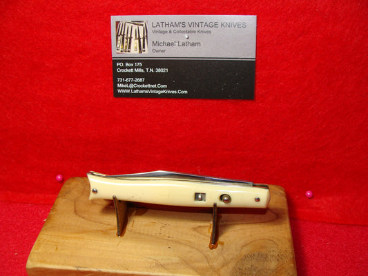 SHUR SNAP COLONIAL KNIFE CO. 1926-56 FISH TAIL 4" VINTAGE AMERICAN AUTOMATIC KNIFE WHITE COMPOSITION HANDLES