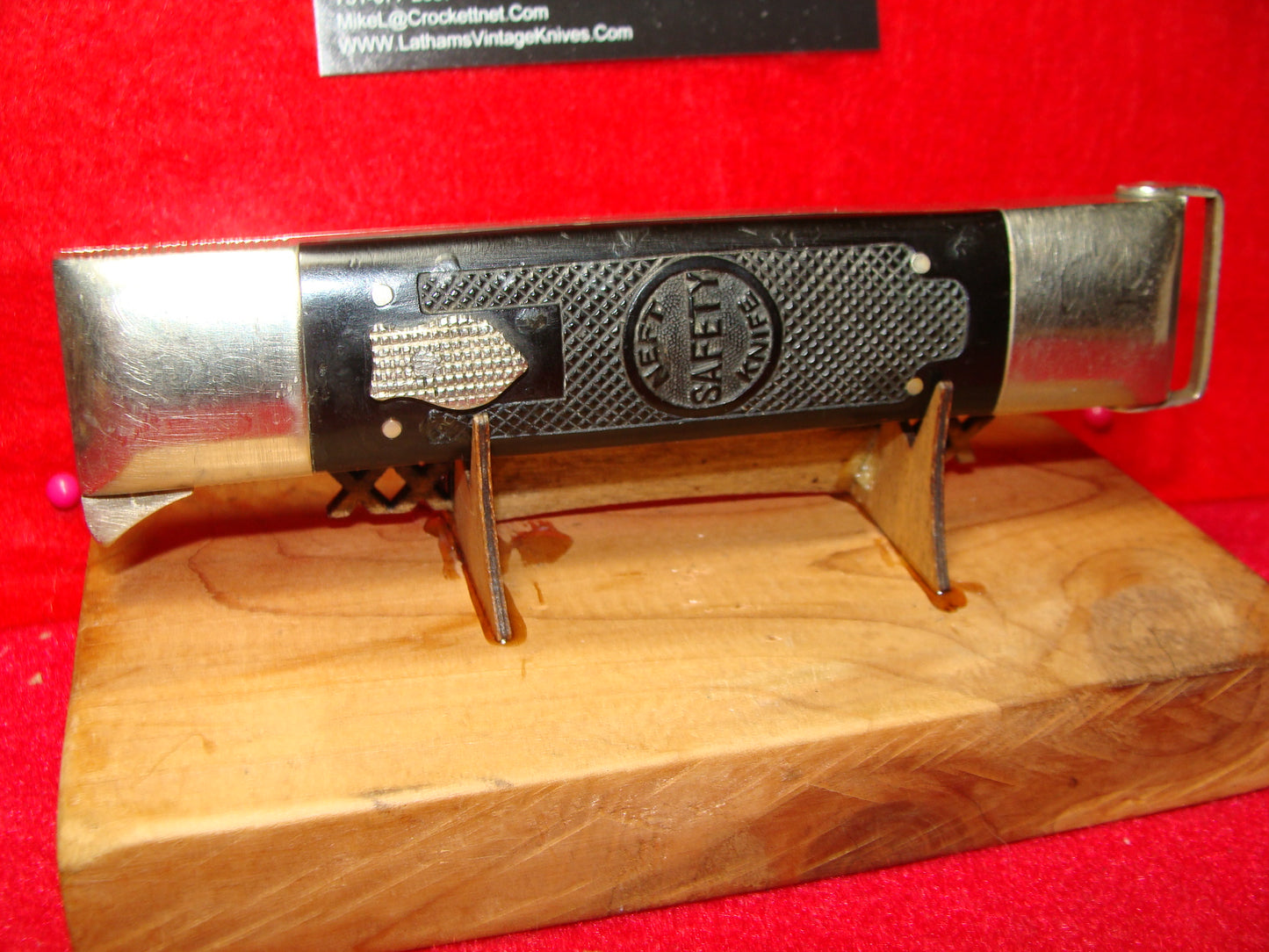 NEFT SAFETY IMPROVED HUNTER 1925-35 HIDDEN BLADE VINTAGE AMERICAN MANUAL KNIFE BLACK PLASTIC HANDLES