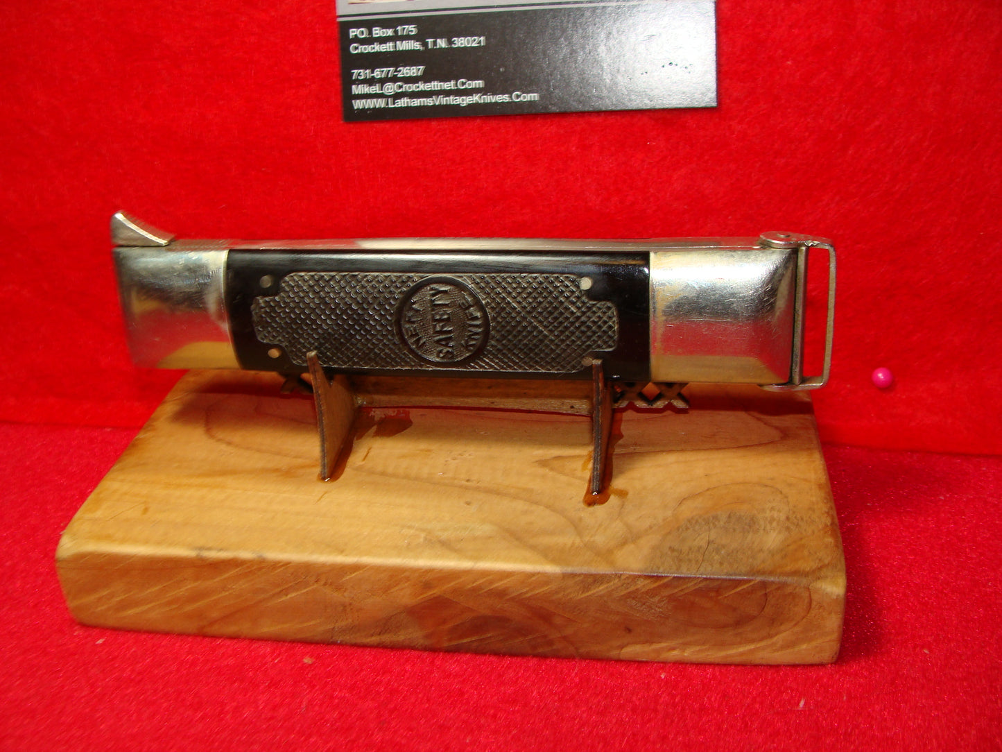 NEFT SAFETY IMPROVED HUNTER 1925-35 HIDDEN BLADE VINTAGE AMERICAN MANUAL KNIFE BLACK PLASTIC HANDLES