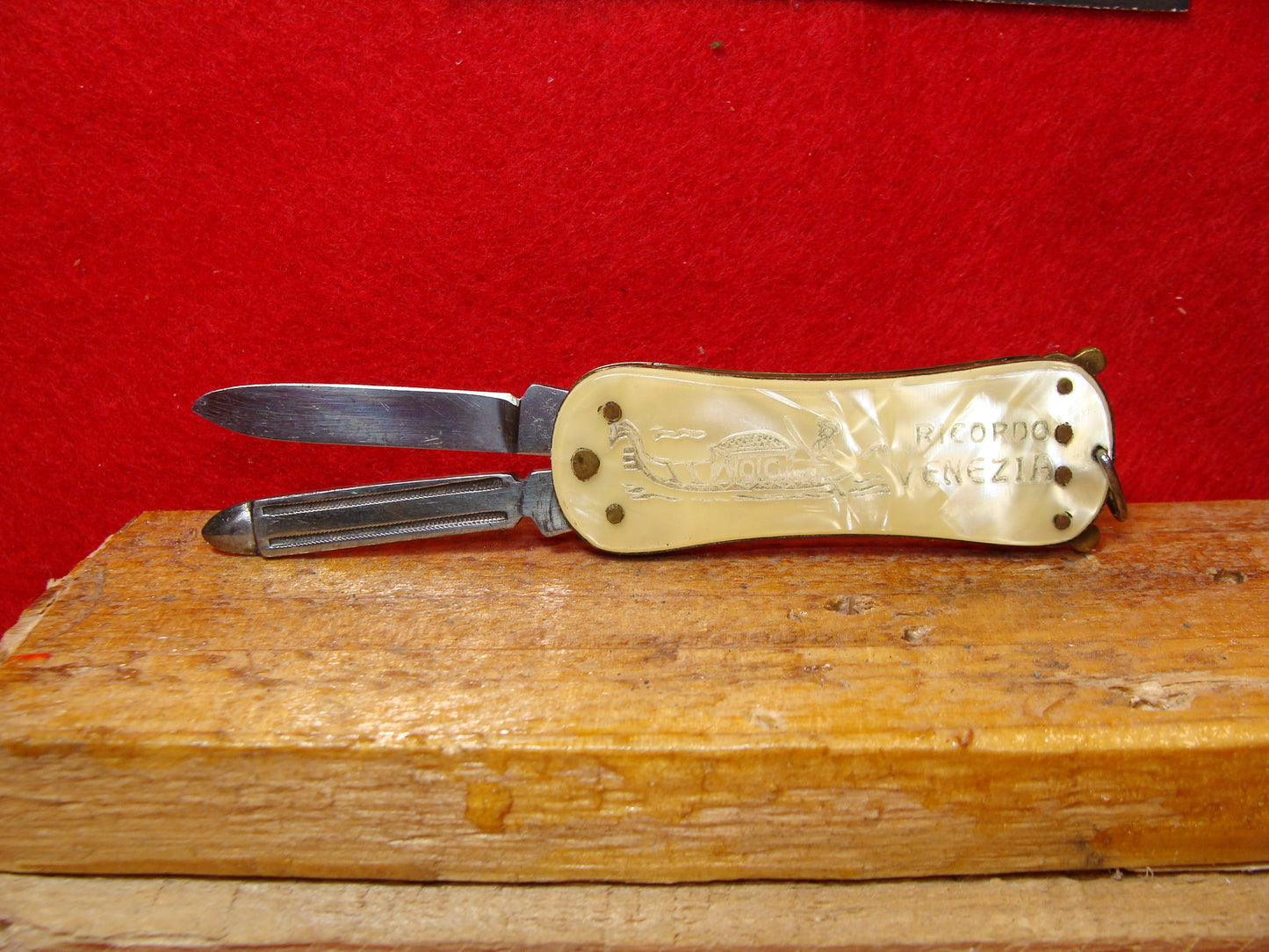 BREVETT 34749 ITALY 1950-58 PULL TAB ITALIAN AUTOMATIC KNIFE DOUBLE BLADE CRACKED ICE CELLULOID HANDLES, ETCHED: RICORDO VENEZIA