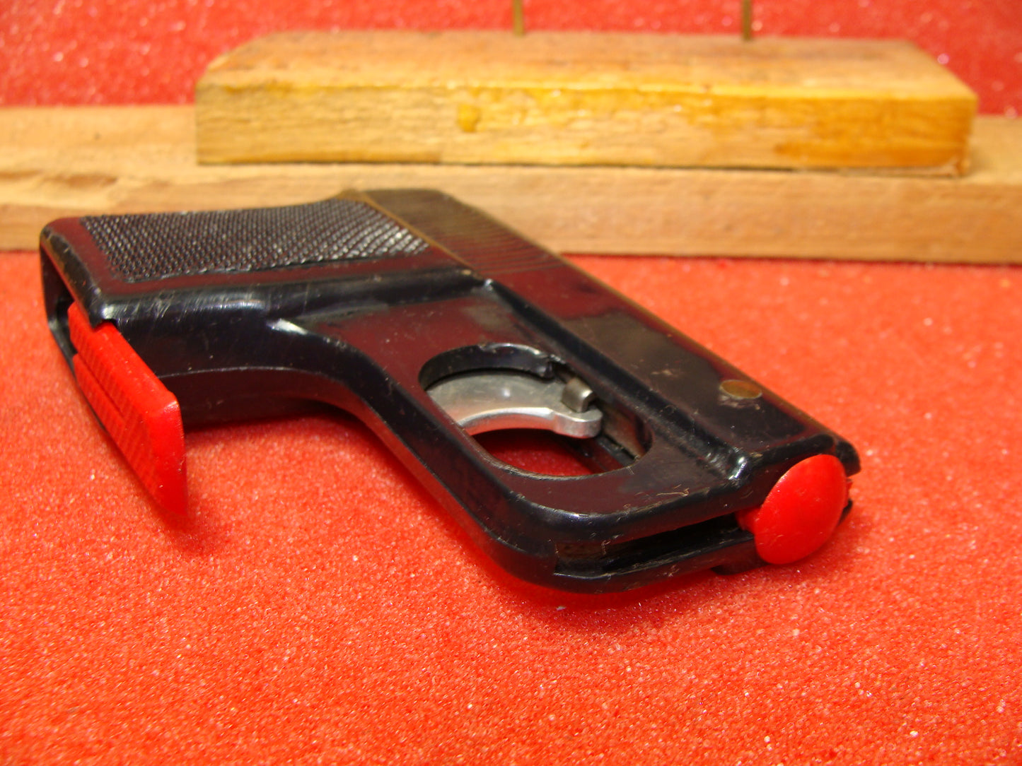 INOX ITALY 1968-75 GUN KNIFE ITALIAN AUTOMATIC KNIFE BLACK PLASTIC HANDLES