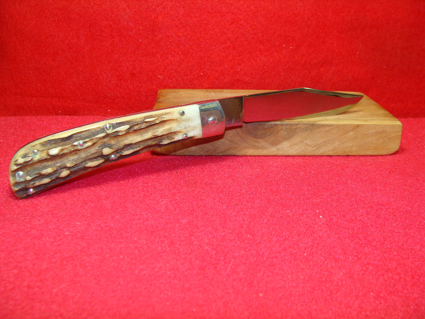BOSS TRADITIONAL DESIGN HUNTER CUSTOM AUTOMATIC KNIFE STAG HANDLES