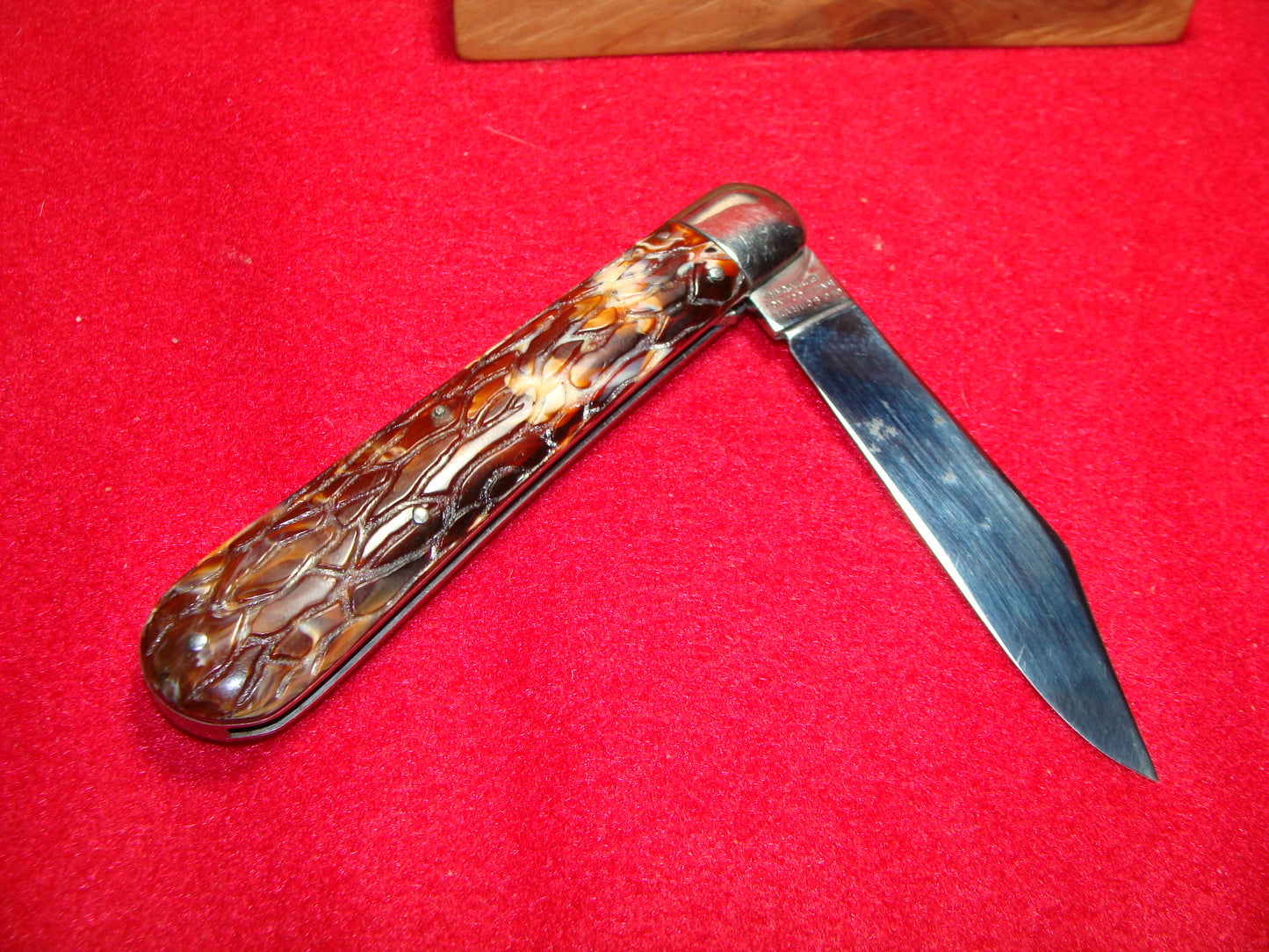 PRESTO GEO. SCHRADE CUT BRIDGEPORT CONN. 1929-56 VINTAGE AMERICAN AUTOMATIC KNIFE 5" RED WORMED GROOVED COMPOSITION HANDLES