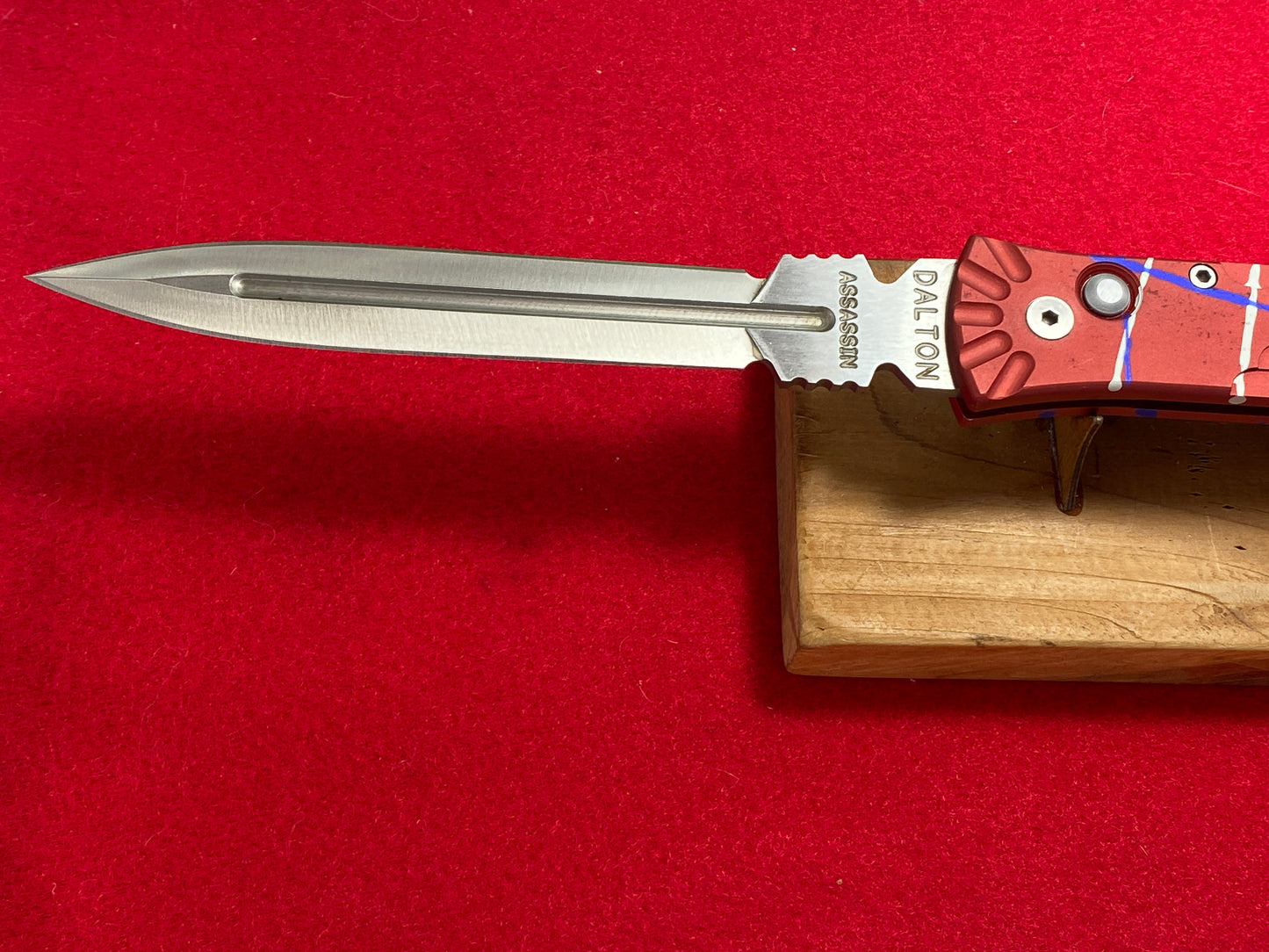 DALTON, ROB USA 1999-2003 ASSASSIN OTF CUSTOM AUTOMATIC TACTICAL AUTOMATIC KNIFE RED AND MIXED COLOR METAL HANDLES