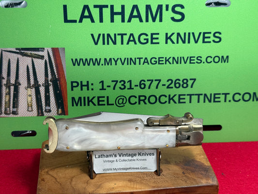 TOLEDO SPAIN 1962-68 LEVER AUTOMATIC SWING GUARDS SHELL PULLER SPAIN AUTOMATIC KNIFE WHITE PEARLX COMPOSITION HANDLES