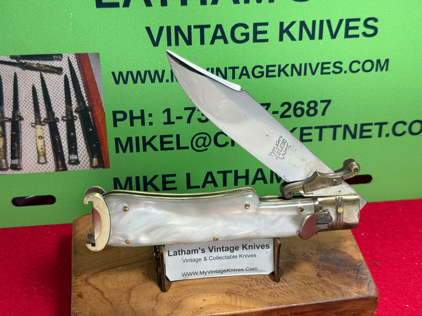 TOLEDO SPAIN 1962-68 LEVER AUTOMATIC SWING GUARDS SHELL PULLER SPAIN AUTOMATIC KNIFE WHITE PEARLX COMPOSITION HANDLES