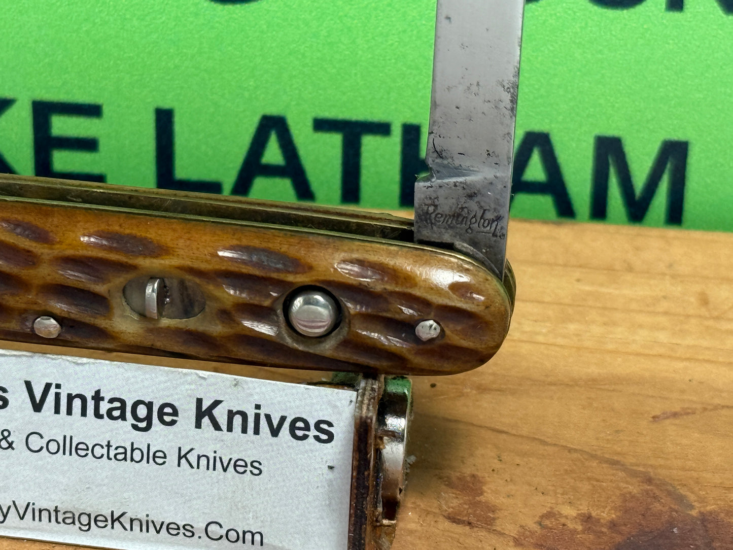 REMINGTON UMC 1920-40 TWIN BLADE R8063 DOUBLE BUTTON VINTAGE AMERICAN AUTOMATIC 3 3/8" KNIFE JIGGED BONE HANDLES