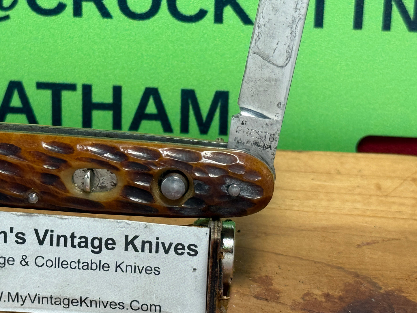 PRESTO GEO. SCHRADE BRIDGEPORT CONN. 1935-40 TWIN BLADE GIRL SCOUT EDITION WITH BAIL VINTAGE AMERICAN AUTOAMTIC KNIFE 3 3/8" DOUBLE BUTTON JIGGED BONE HANDLES