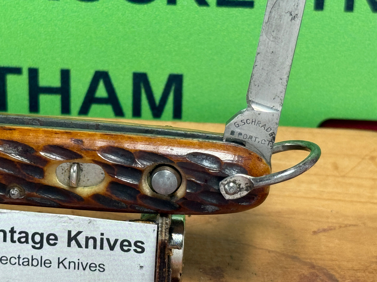 PRESTO GEO. SCHRADE BRIDGEPORT CONN. 1935-40 TWIN BLADE GIRL SCOUT EDITION WITH BAIL VINTAGE AMERICAN AUTOAMTIC KNIFE 3 3/8" DOUBLE BUTTON JIGGED BONE HANDLES