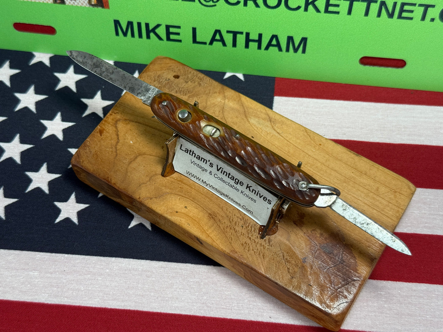 PRESTO GEO. SCHRADE BRIDGEPORT CONN. 1935-40 TWIN BLADE GIRL SCOUT EDITION WITH BAIL VINTAGE AMERICAN AUTOMATIC KNIFE 3 3/8" DOUBLE BUTTON JIGGED BONE HANDLES