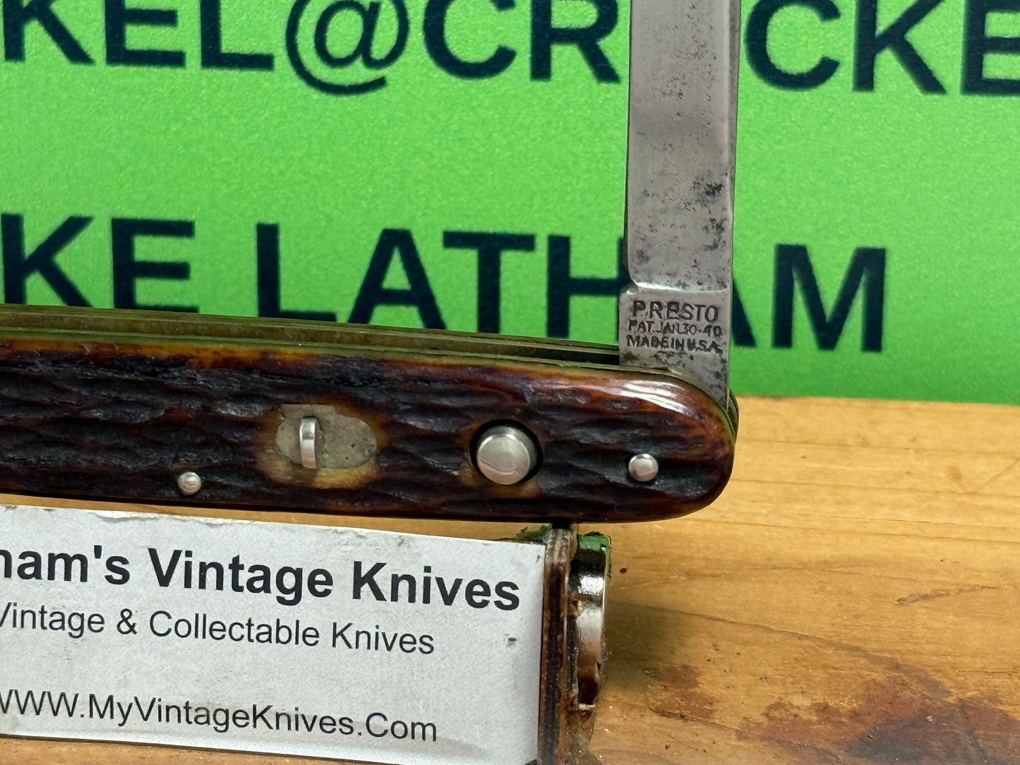 PRESTO GEO. SCHRADE BRIDGEPORT CONN. 1940-59 TWIN BLADE PAT. 30-40 VINTAGE AMERICAN AUTOMATIC KNIFE 3 3/8" DOUBLE BUTTON JIGGED BONE HANDLES