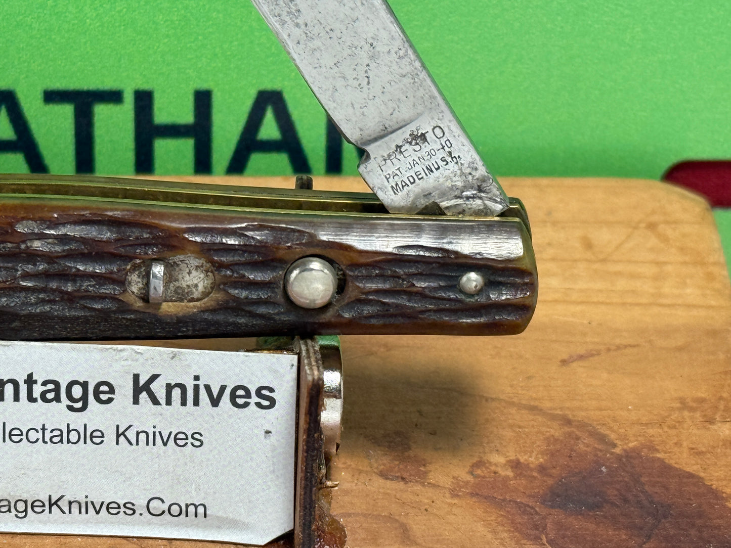 PRESTO GEO. SCHRADE KNIFE CO. BRIDGEPORT CONN. 1940-57 FISH TAIL SINGLE BLADE 4" VINTAGE AMERICAN AUTOMATIC KNIFE JIGGED BONE HANDLES
