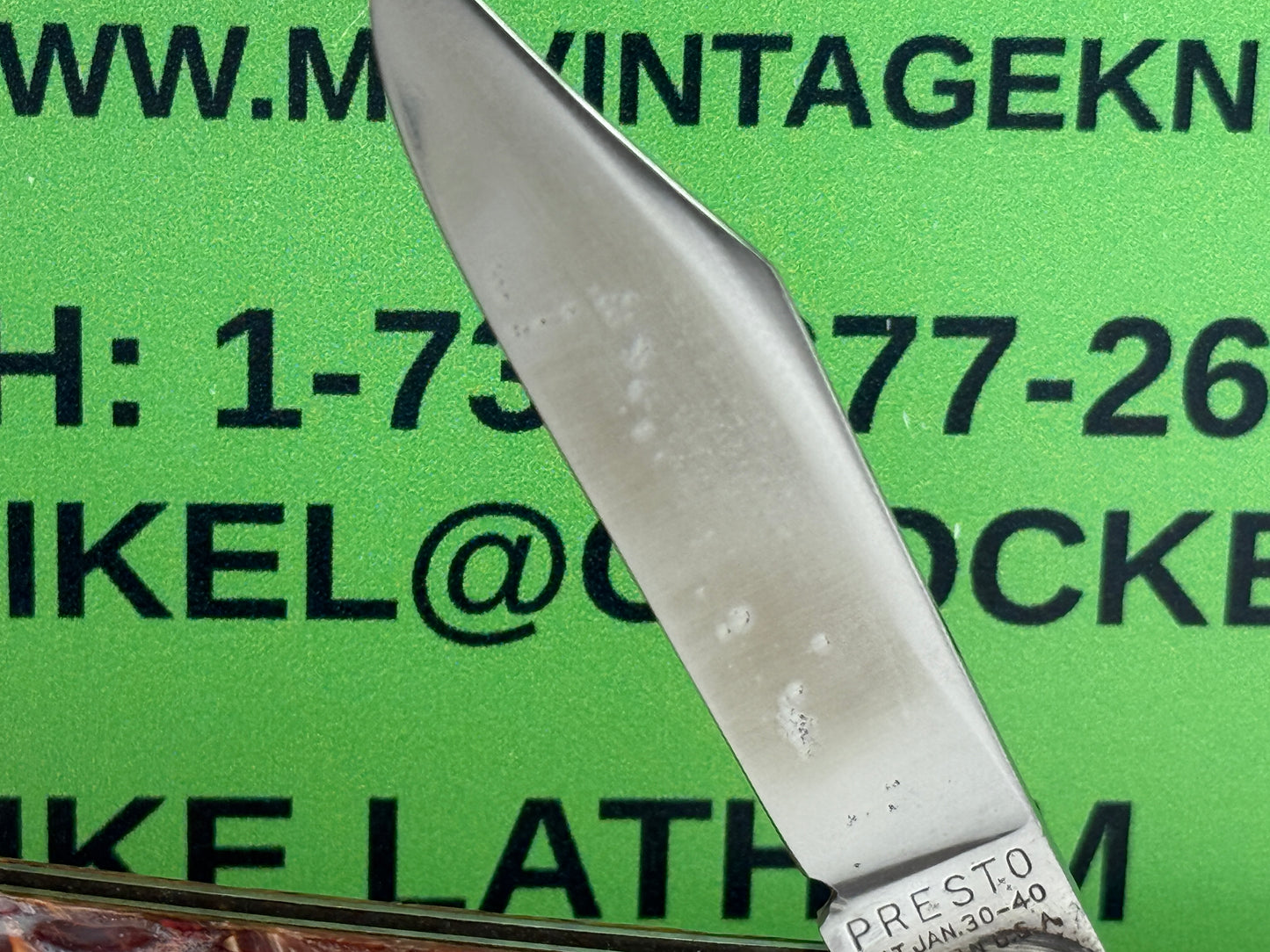 PRESTO GEO. SCHRADE KNIFE CO. BRIDGEPORT CONN. 1940-57 MEDIUM HUNTER 4 1/8" VINTAGE AMERICAN AUTOMATIC KNIFE RED WORMED COMPOSITION HANDLES