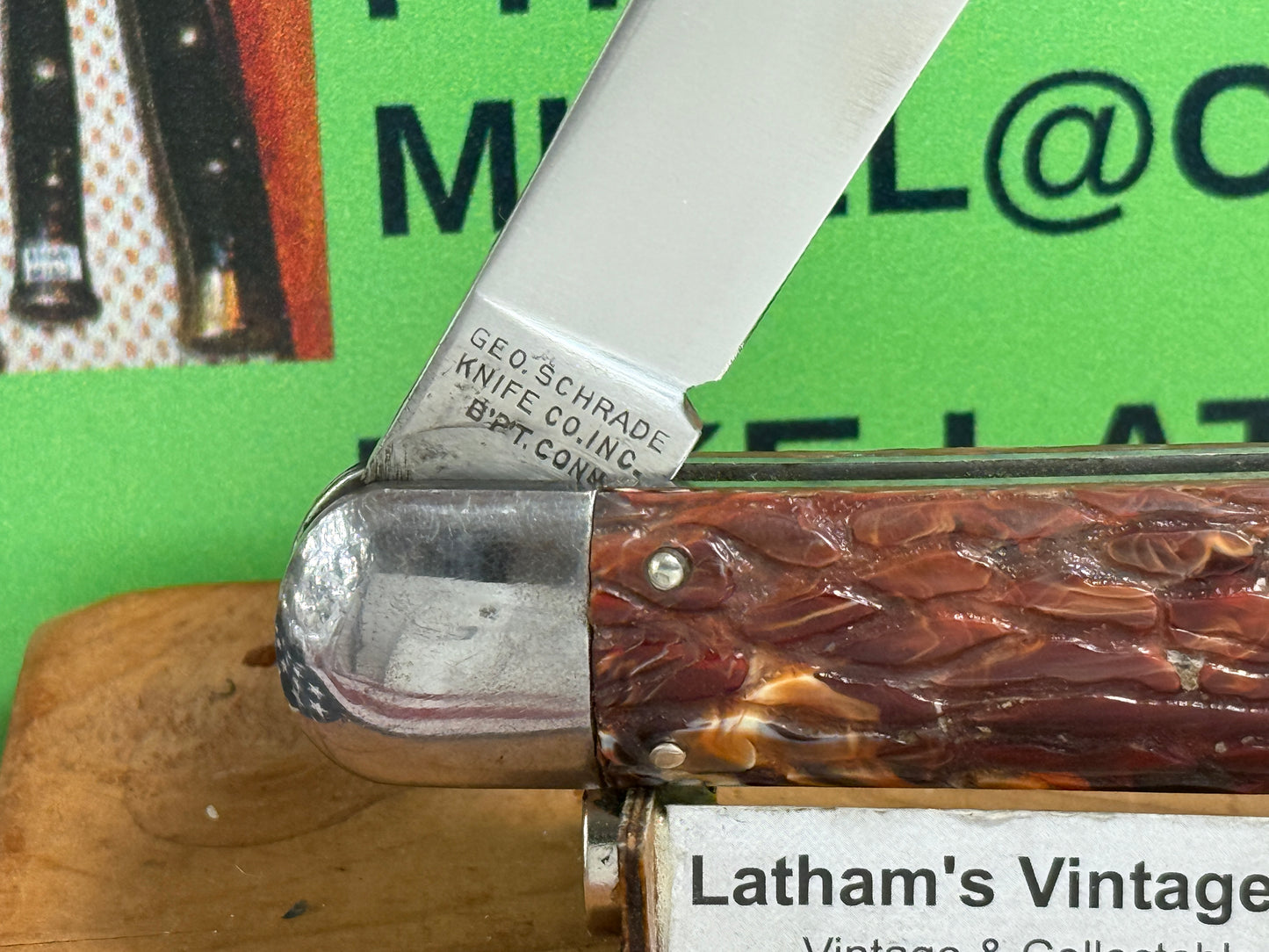 PRESTO GEO. SCHRADE KNIFE CO. BRIDGEPORT CONN. 1940-57 MEDIUM HUNTER 4 1/8" VINTAGE AMERICAN AUTOMATIC KNIFE RED WORMED COMPOSITION HANDLES