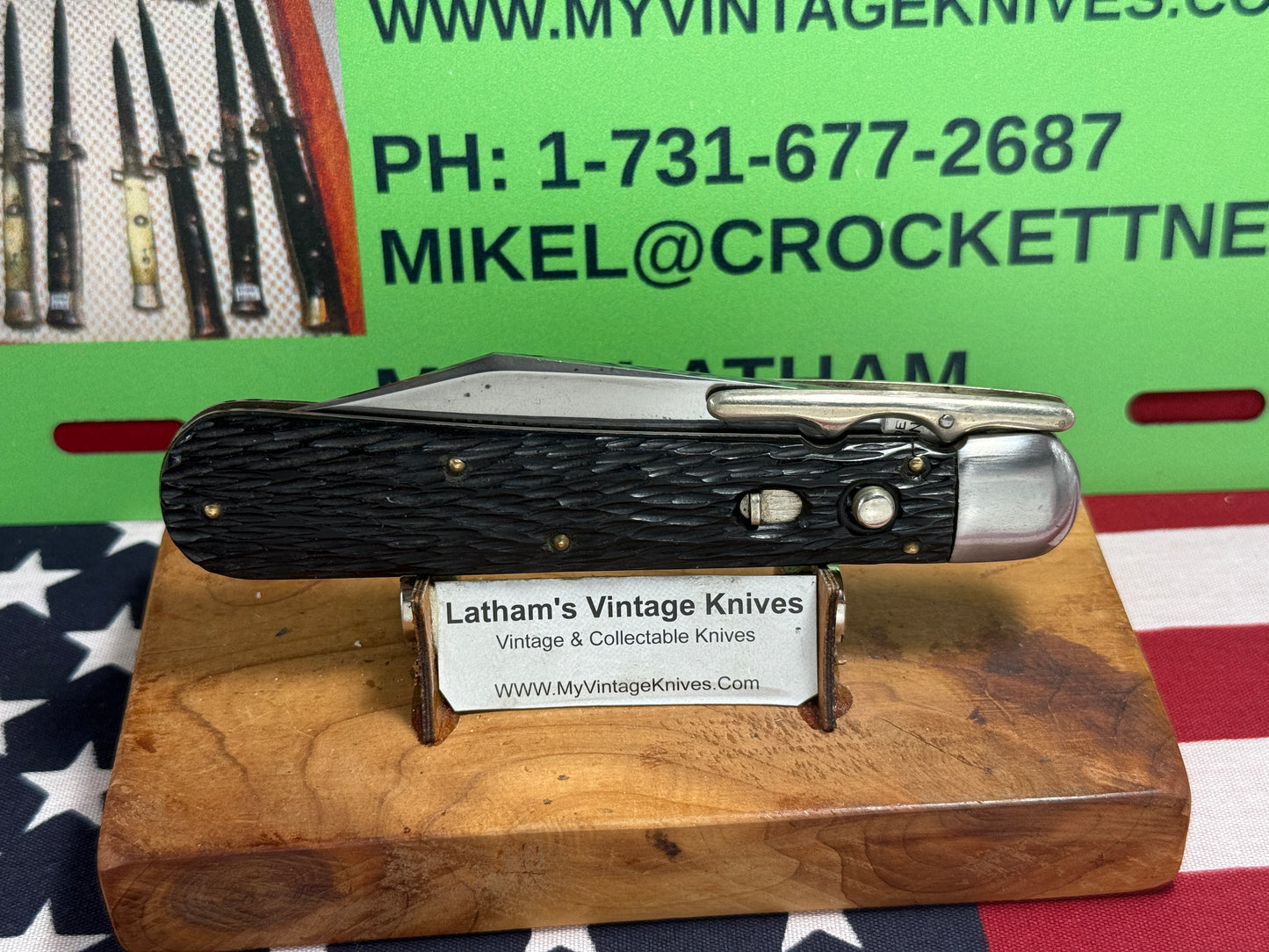 SCHRADE CUT CO. WALDEN N.Y. 1916-46 SWING GUARD HUNTER'S PRIDE ETCHED VINTAGE AMERICAN AUTOMATIC KNIFE PEACH SEED JIGGED BONE HANDLES