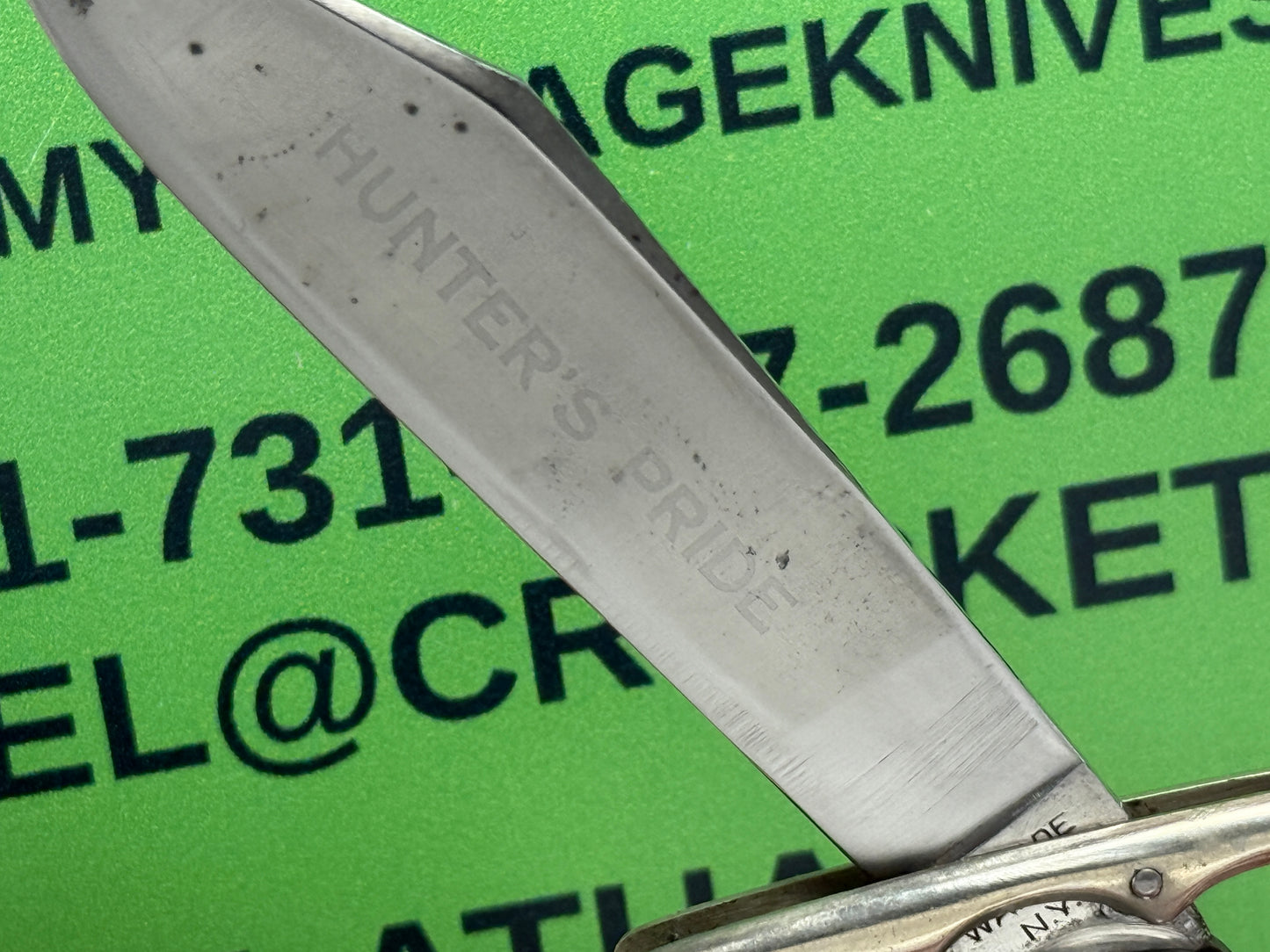 SCHRADE CUT CO. WALDEN N.Y. 1916-46 SWING GUARD HUNTER'S PRIDE ETCHED VINTAGE AMERICAN AUTOMATIC KNIFE PEACH SEED JIGGED BONE HANDLES