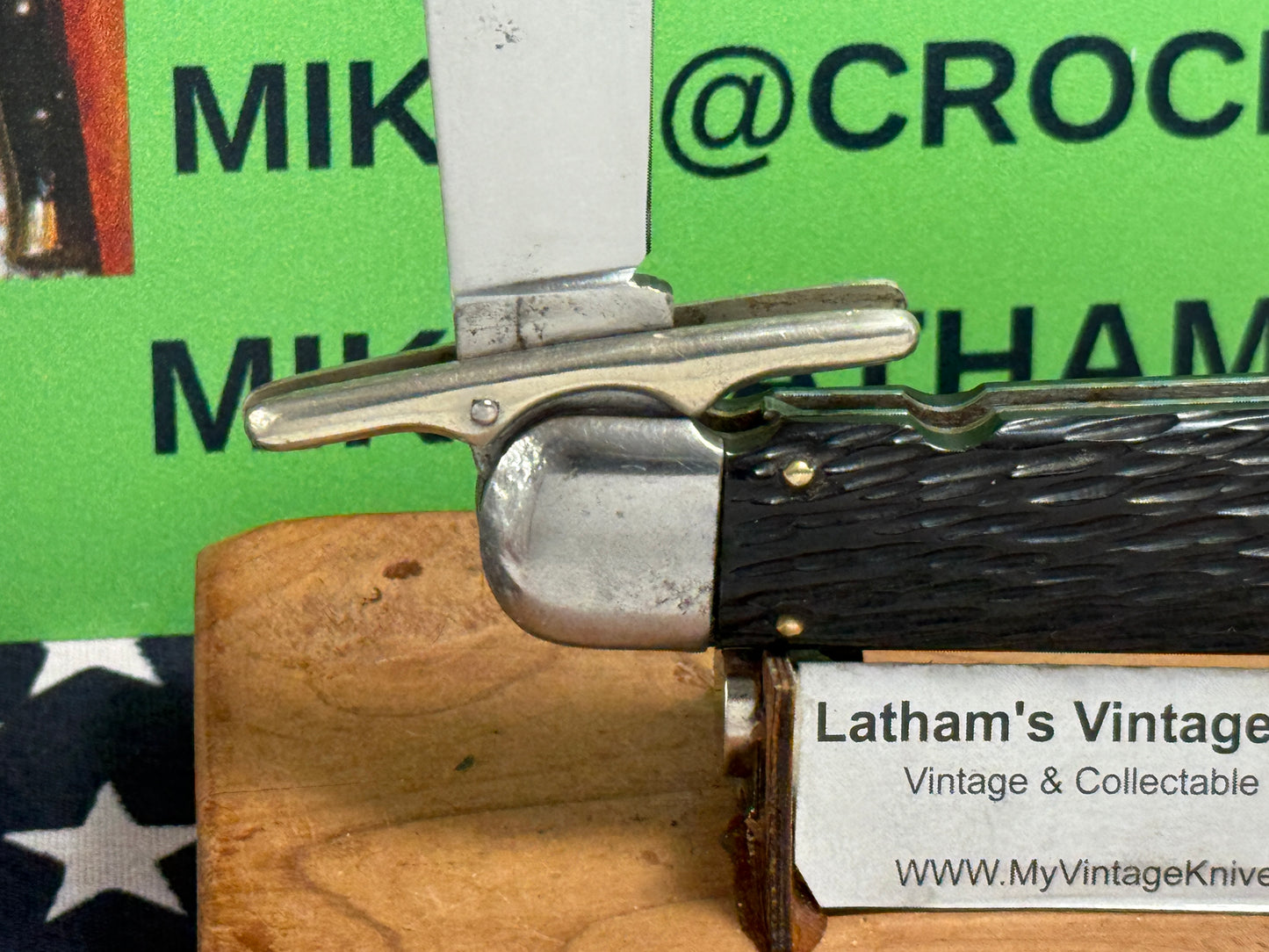 SCHRADE CUT CO. WALDEN N.Y. 1916-46 SWING GUARD HUNTER'S PRIDE ETCHED VINTAGE AMERICAN AUTOMATIC KNIFE PEACH SEED JIGGED BONE HANDLES