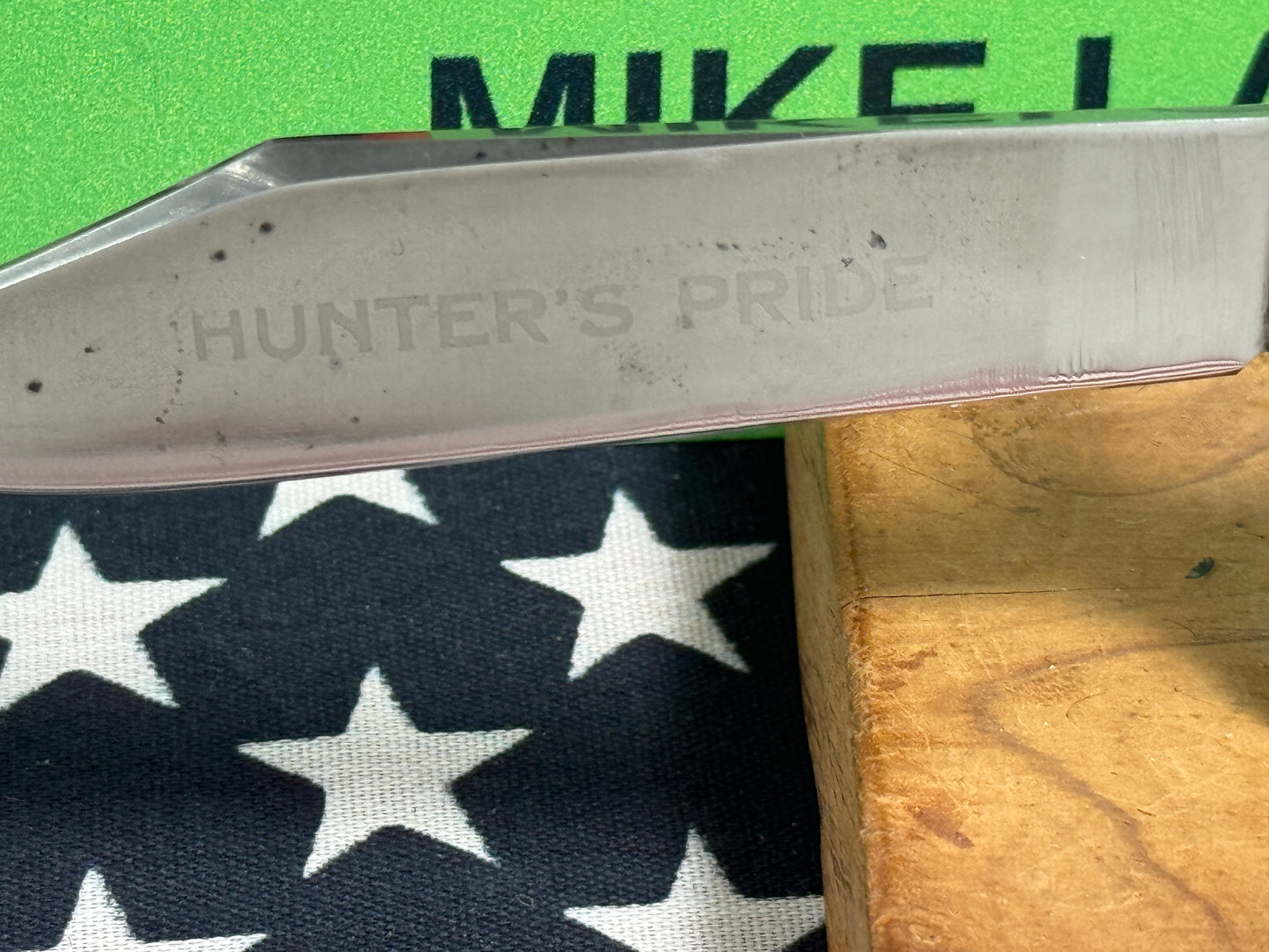 SCHRADE CUT CO. WALDEN N.Y. 1916-46 SWING GUARD HUNTER'S PRIDE ETCHED VINTAGE AMERICAN AUTOMATIC KNIFE PEACH SEED JIGGED BONE HANDLES