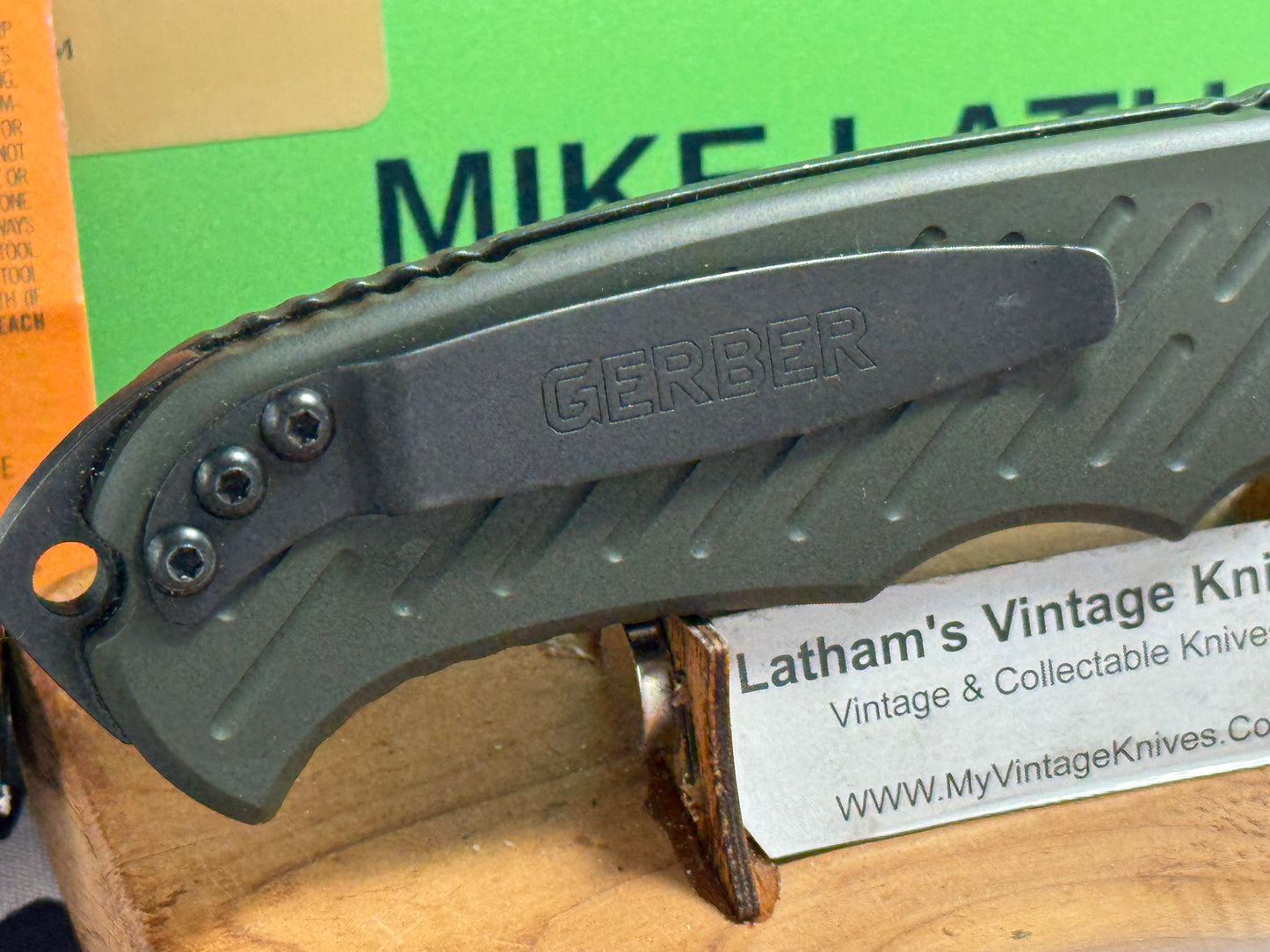 GERBER USA 2016 AUTO 06 TACTICAL 10 YR ANNIVERSARY TACTICAL AUTOMATIC KNIFE OD GREEN ALUMINUM HANDLES.