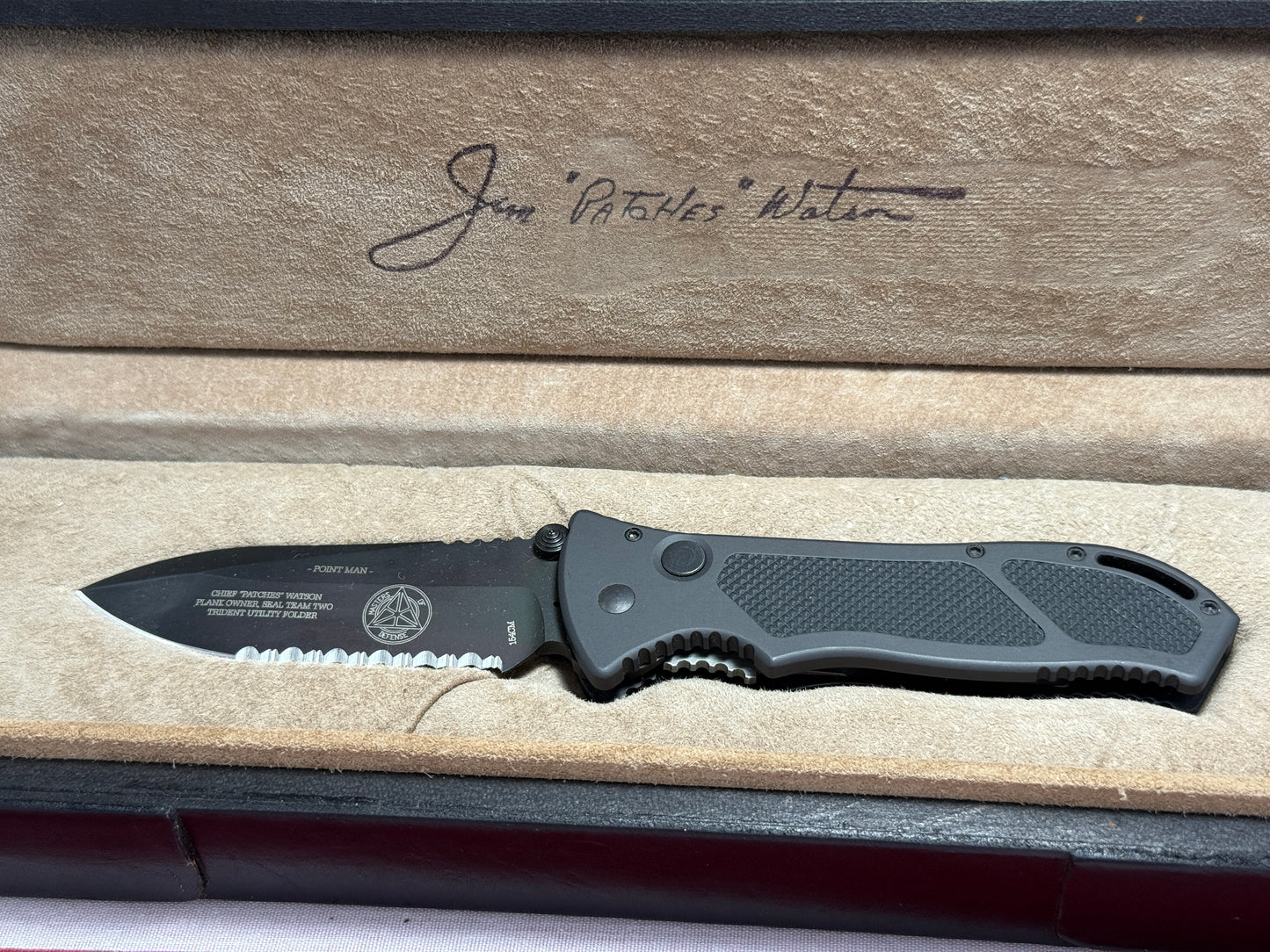 MASTER OF DEFENSE USA 2006-2008 SEAL TEAM TWO POINT MAN CHIEF PATCHES WATSON TRIDENT UTILITY FOLDER TACTICAL AUTOMATIC KNIFE BLACK METAL HANDLES