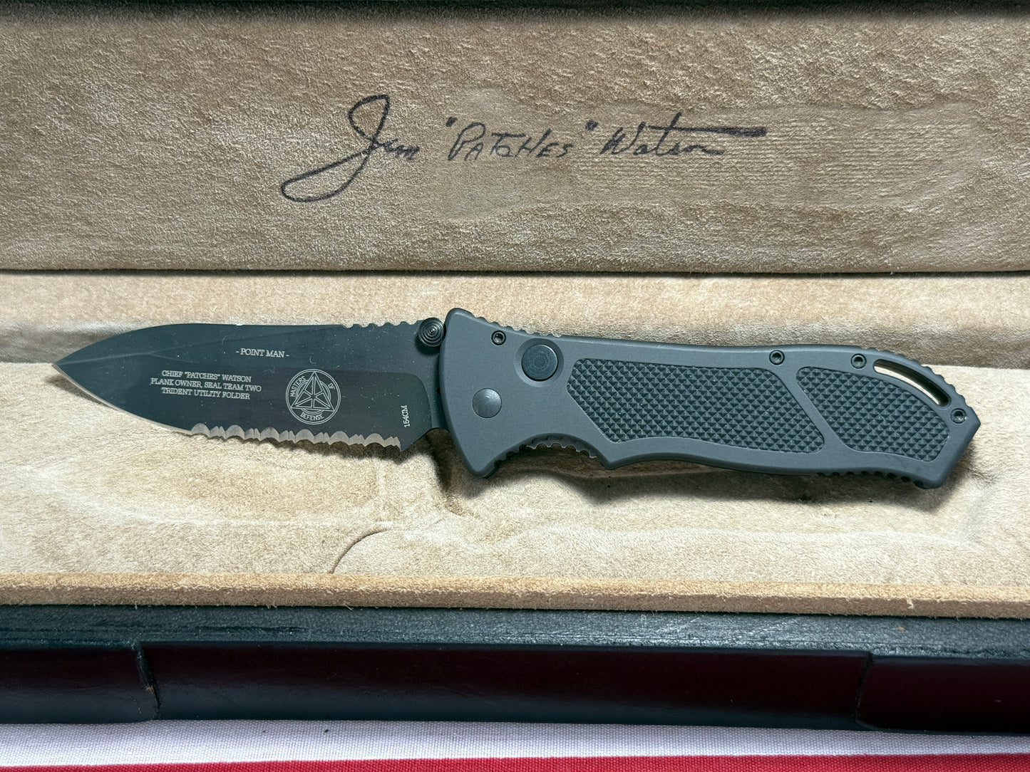 MASTER OF DEFENSE USA 2006-2008 SEAL TEAM TWO POINT MAN CHIEF PATCHES WATSON TRIDENT UTILITY FOLDER TACTICAL AUTOMATIC KNIFE BLACK METAL HANDLES