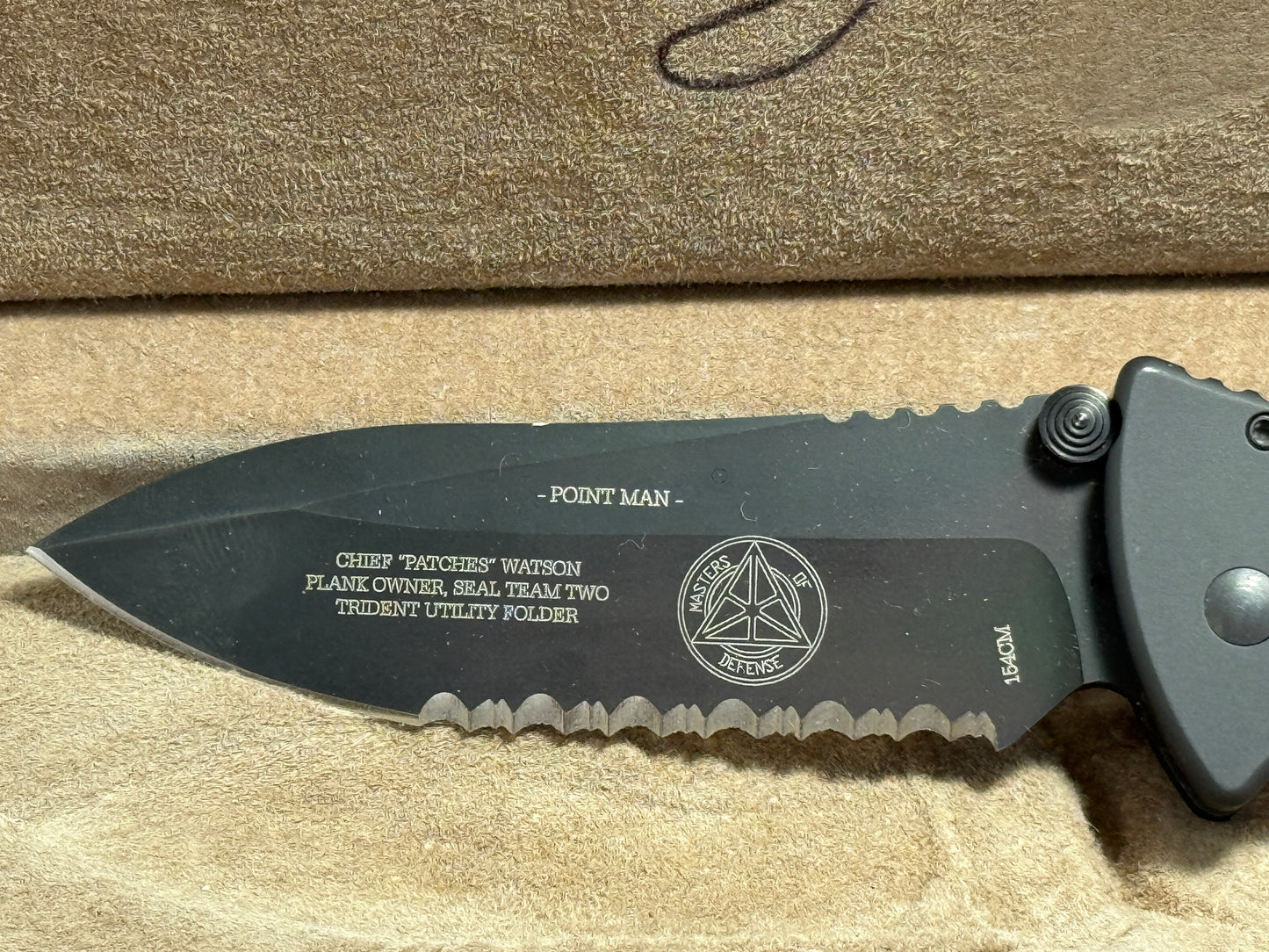MASTER OF DEFENSE USA 2006-2008 SEAL TEAM TWO POINT MAN CHIEF PATCHES WATSON TRIDENT UTILITY FOLDER TACTICAL AUTOMATIC KNIFE BLACK METAL HANDLES
