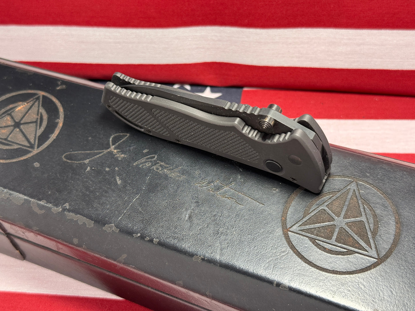 MASTER OF DEFENSE USA 2006-2008 SEAL TEAM TWO POINT MAN CHIEF PATCHES WATSON TRIDENT UTILITY FOLDER TACTICAL AUTOMATIC KNIFE BLACK METAL HANDLES