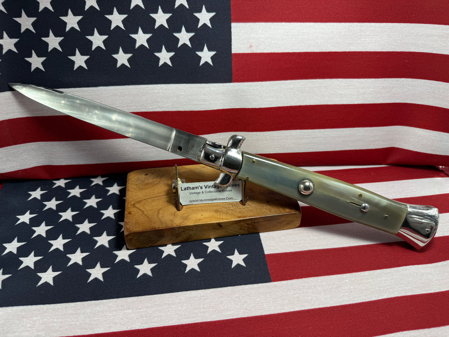 ROSTFREI ITALY 1965-1969 STILETTO SWIVEL BOLSTER 38 CM ITALIAN AUTOMATIC KNIFE TRANSLUCENT BUFFALO HORN HANDLES