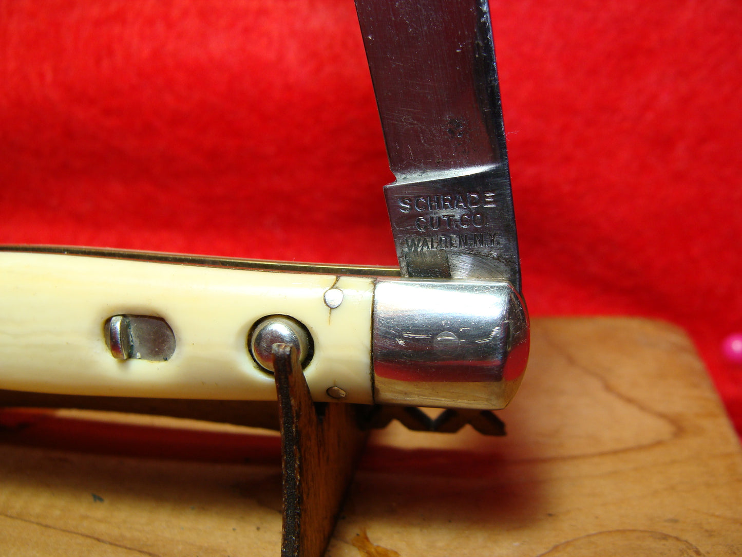 SCHRADE CUT CO. WALDEN NY 1916-46 FISH TAIL 4" VINTAGE AMERICAN AUTOMATIC KNIFE IMITATION IVORY COMPOSITION HANDLES