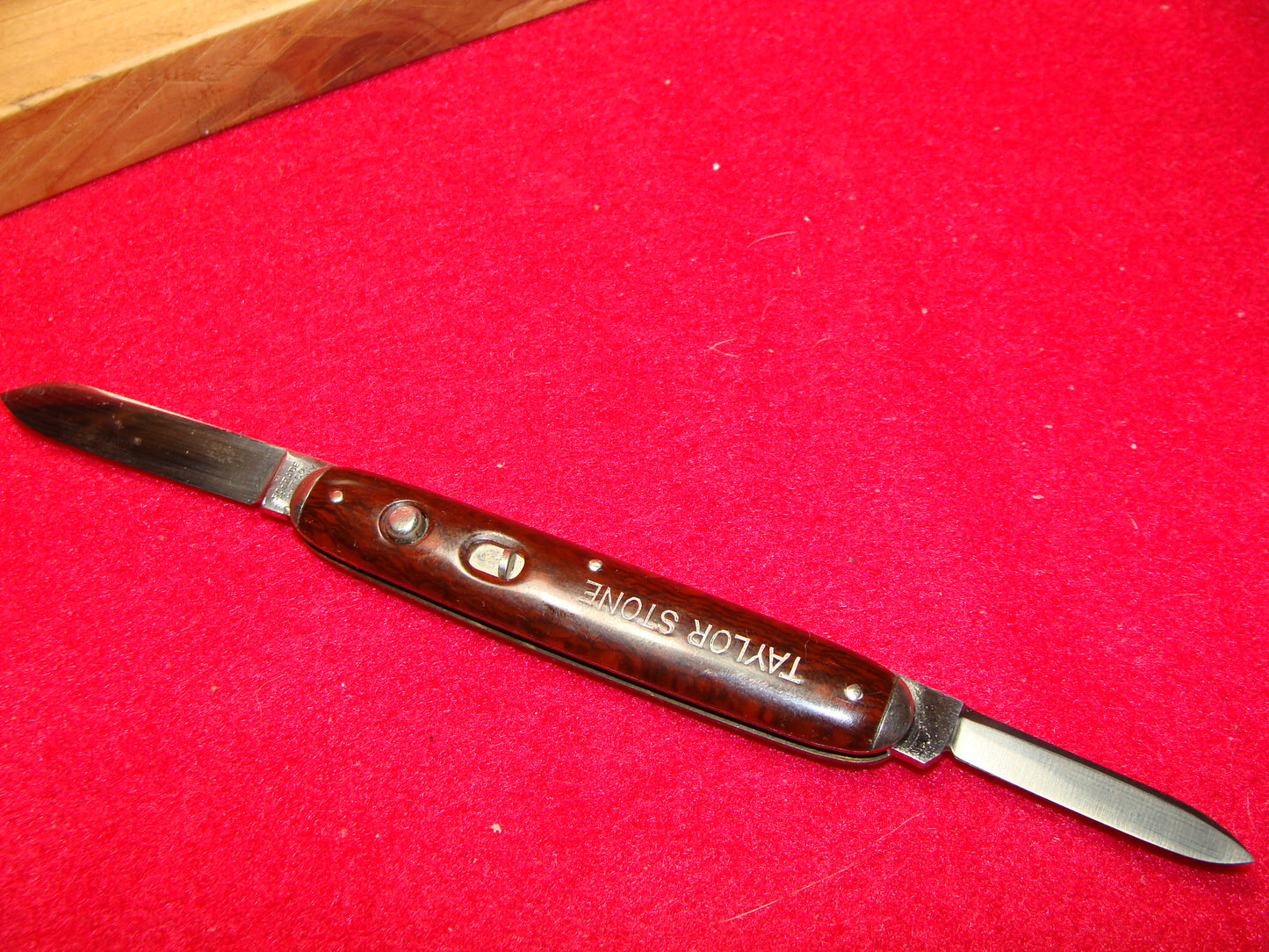 SCHRADE CUT CO. WALDEN NY 1916-46 TWIN BLADE DOUBLE BUTTON 3 3/8" VINTAGE AMERICAN AUTOMATIC KNIFE RED FIBER COMPOSITION HANDLES