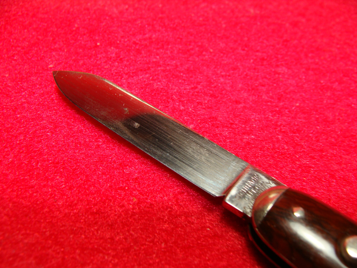 SCHRADE CUT CO. WALDEN NY 1916-46 TWIN BLADE DOUBLE BUTTON 3 3/8" VINTAGE AMERICAN AUTOMATIC KNIFE RED FIBER COMPOSITION HANDLES