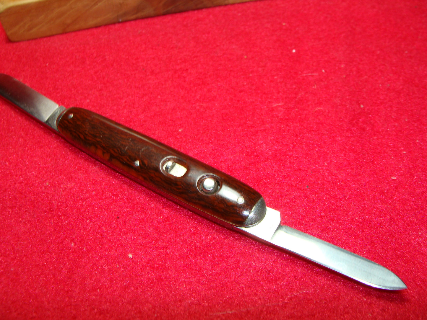 SCHRADE CUT CO. WALDEN NY 1916-46 TWIN BLADE DOUBLE BUTTON 3 3/8" VINTAGE AMERICAN AUTOMATIC KNIFE RED FIBER COMPOSITION HANDLES