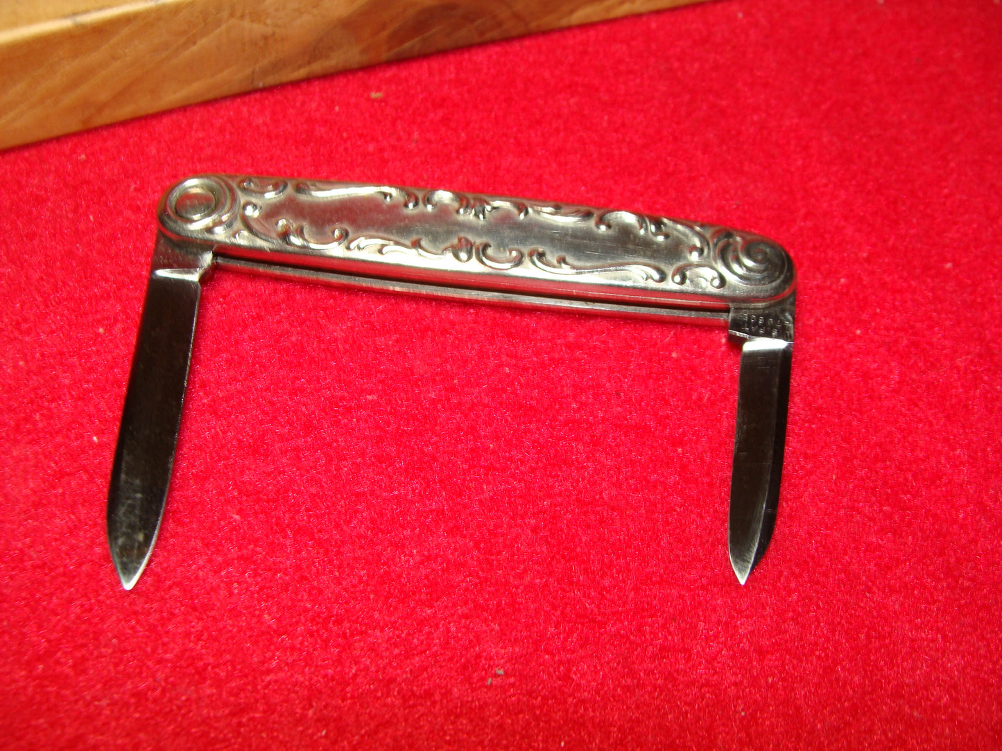 PRESS BUTTON KNIFE CO. WALDEN NY 1892-1923 TWIN BLADE DOUBLE BUTTON 3 3/8" VINTAGE AMERICAN AUTOMATIC KNIFE STERLING SILVER HANDLES