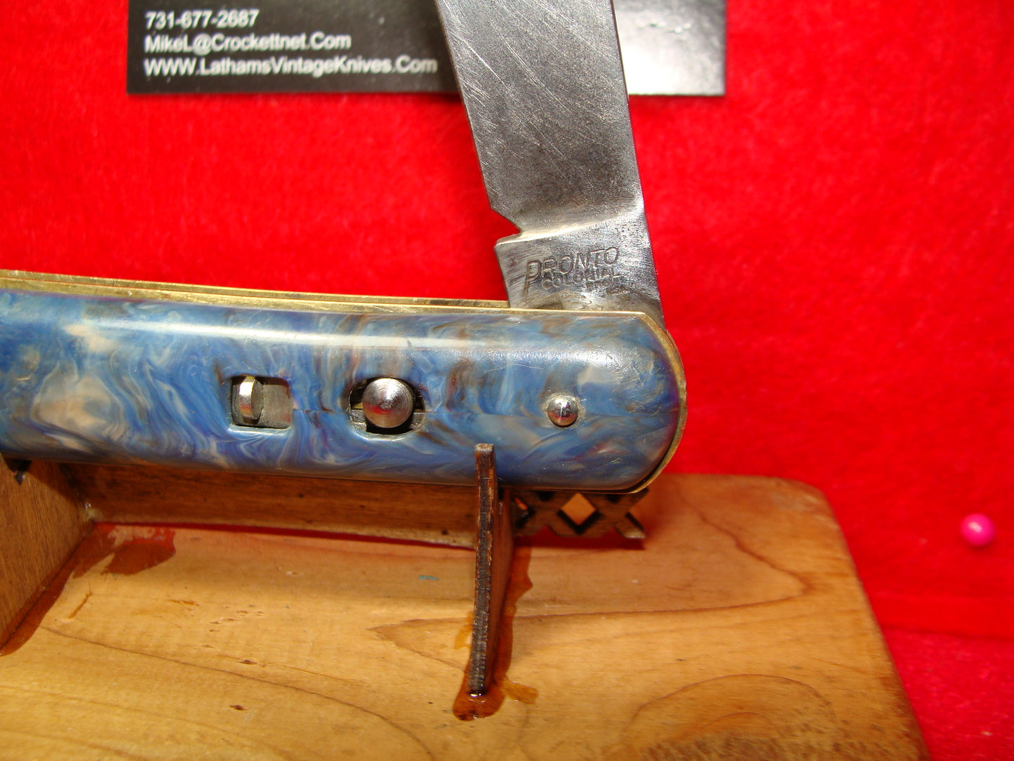 PRONTO COLONIAL KNIFE CO. 1929-56 PARATROOPER STYLE 4 1/8" VINTAGE AMERICAN AUTOMATIC KNIFE BLUE SWIRL COMPOSITION HANDLES